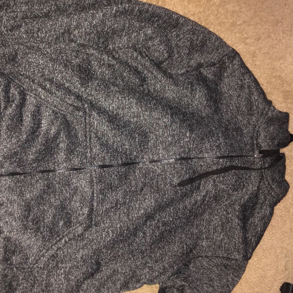 I’m selling my zipped up sweatshirt